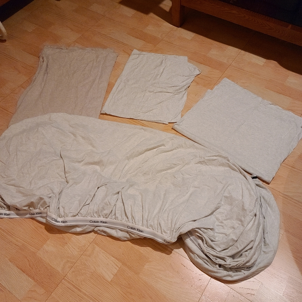Calvin klein cotton queen fitted sheet and pillow cases